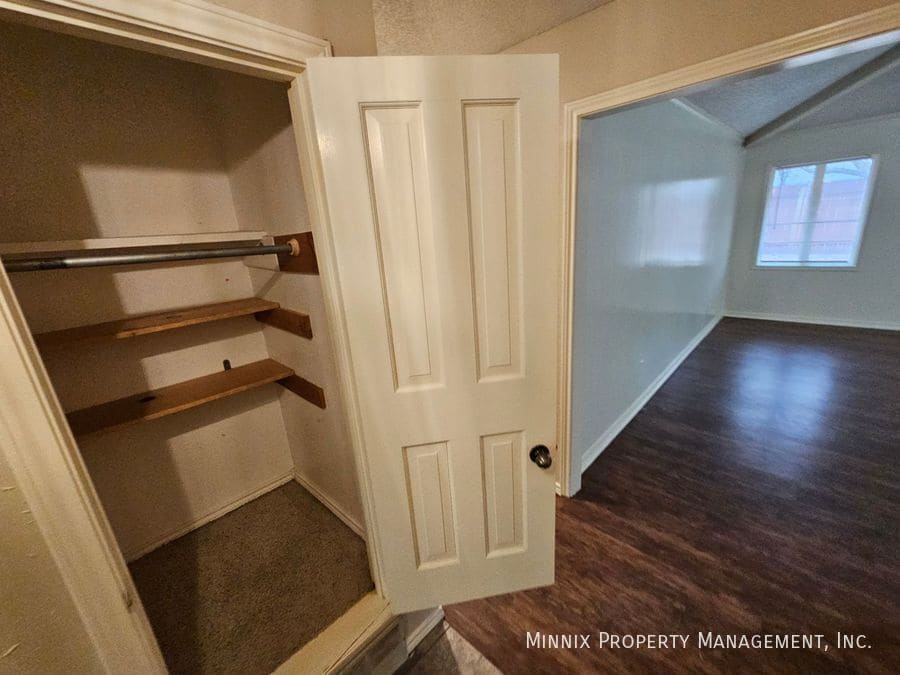 Building Photo - 6906 Elmwood Ave