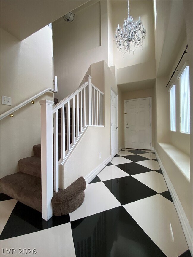 Building Photo - 175 Real Long Way