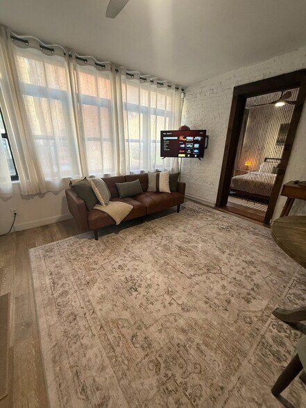 Building Photo - 341 W 30th St