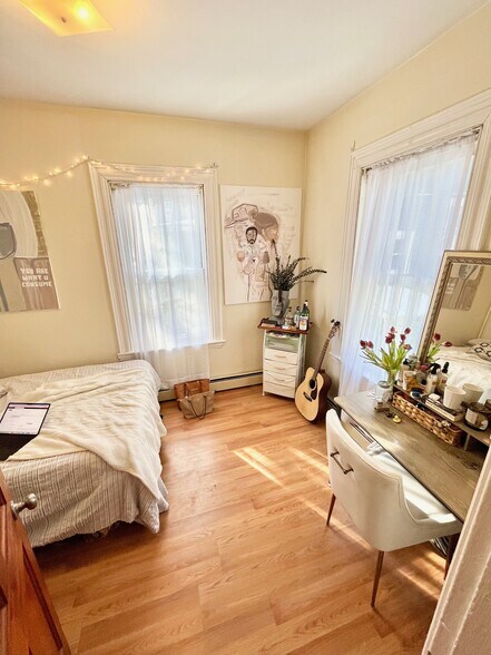 Building Photo - 103 Calumet St