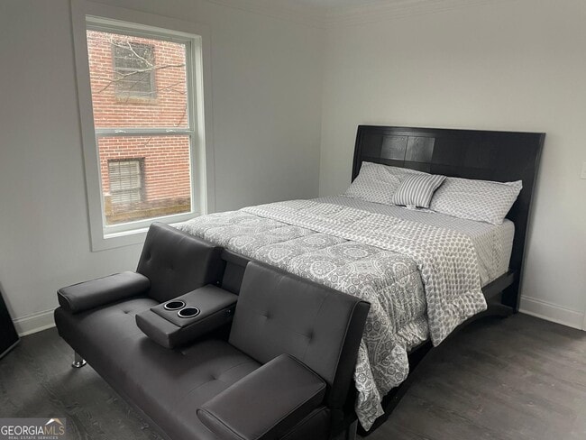 Building Photo - 1914 Montrose Dr