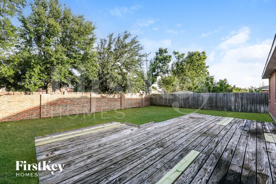 Building Photo - 614 Silvertop Rd