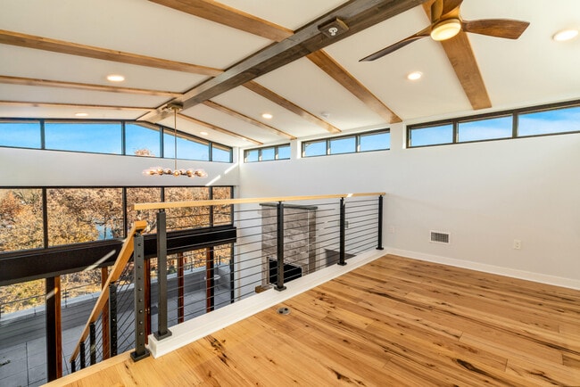 Building Photo - 215 E Pleasant St