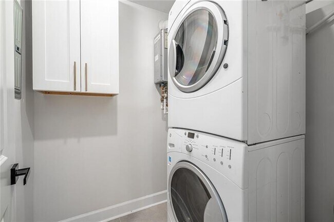 Building Photo - 1445 Monroe Dr NE