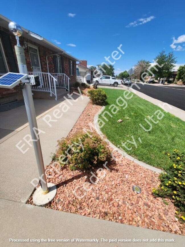 Building Photo - 921 N 400 W