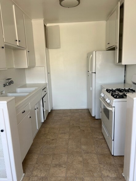 Building Photo - 3426 Mentone Ave