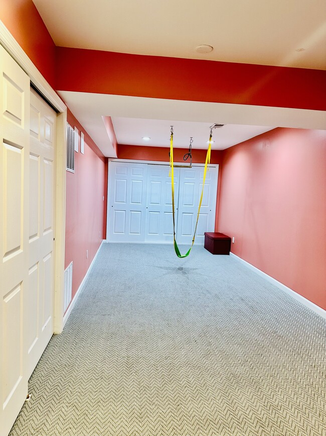 Building Photo - 72 Andrews Way