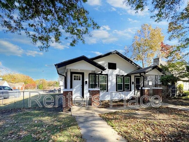 Primary Photo - 201 S Jamestown Ave