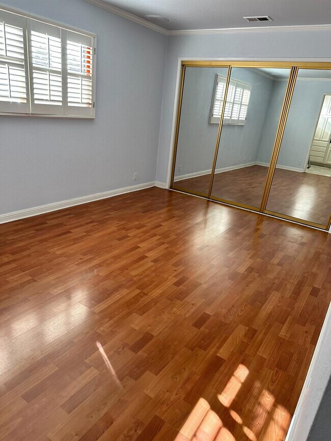 Building Photo - Fabulous condominium home on 6th Fairway of El Macero Country Club.