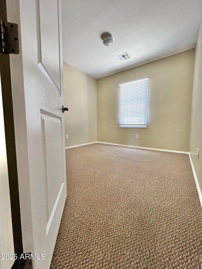 Building Photo - 4075 E Windsor Dr