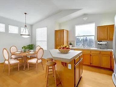 Building Photo - 1075 Esparanza Way