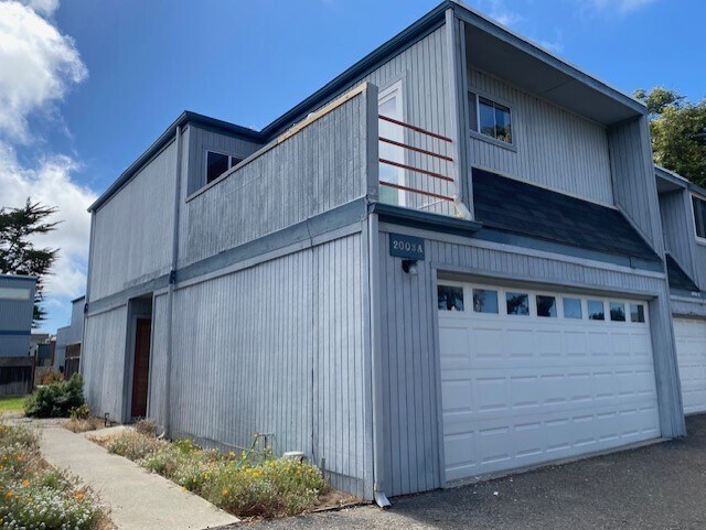 Building Photo - 2003 Lost Oak Dr