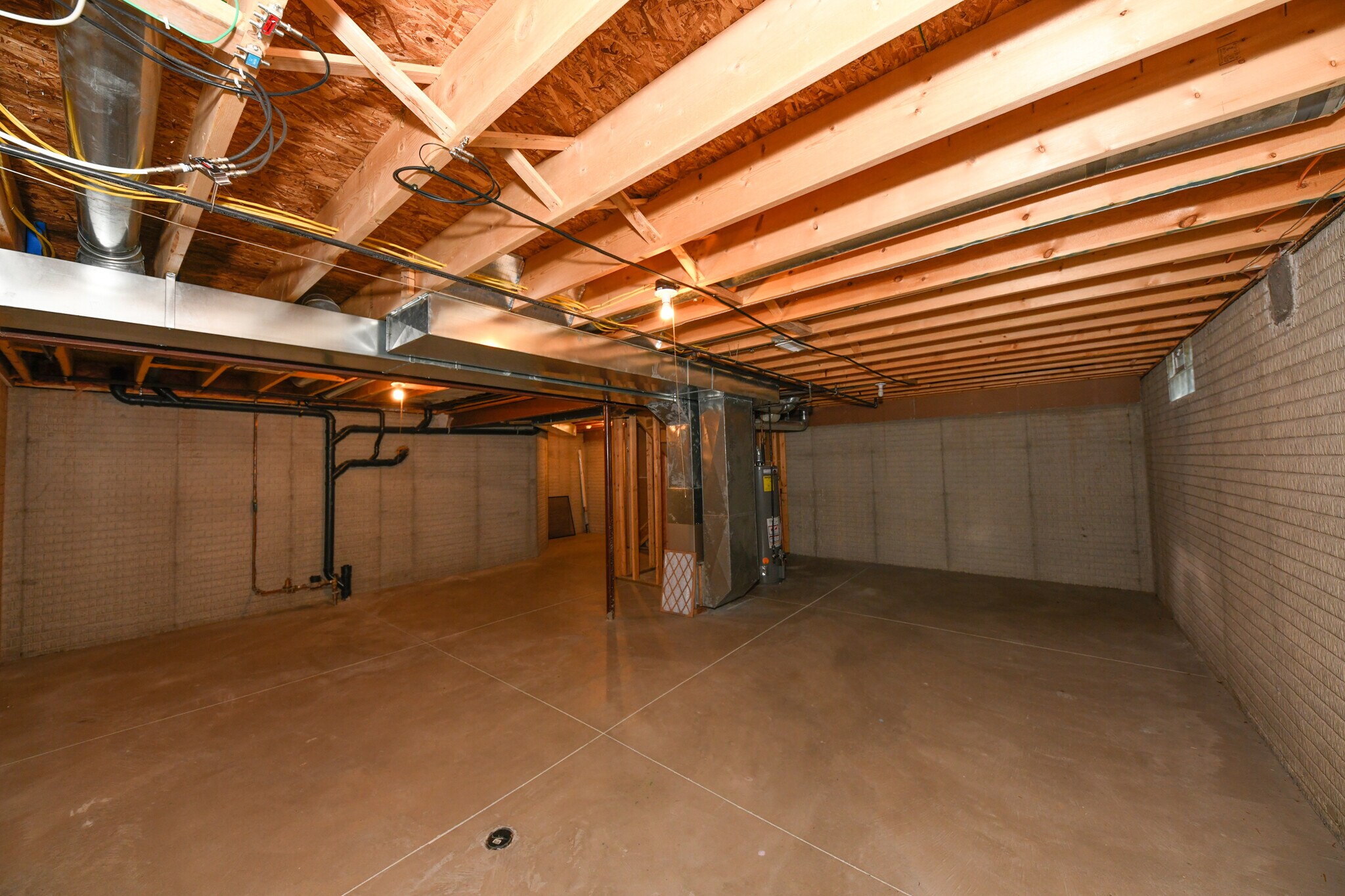 Building Photo - 5845 Crescent Ridge Dr