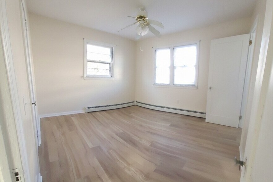 front bedroom - 211 Sheridan Ave