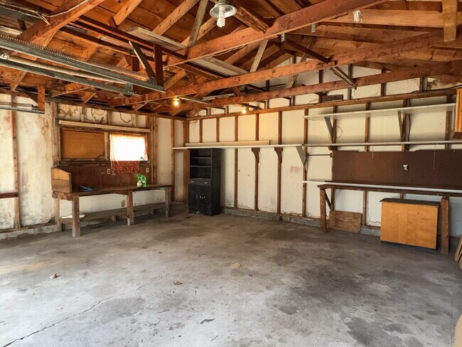 Building Photo - 2125 N Purdum St