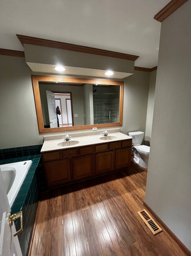 Building Photo - 30856 Kings Valley Way