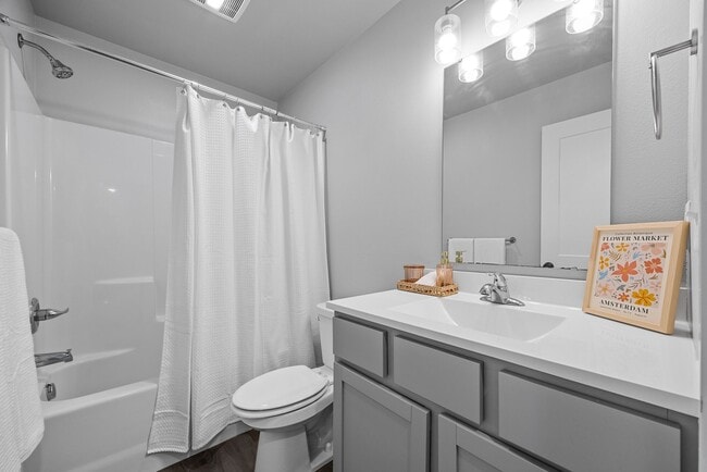 Building Photo - 921 Aiden St