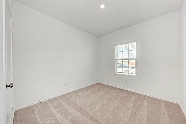 Building Photo - 526 Thunderstorm Ave