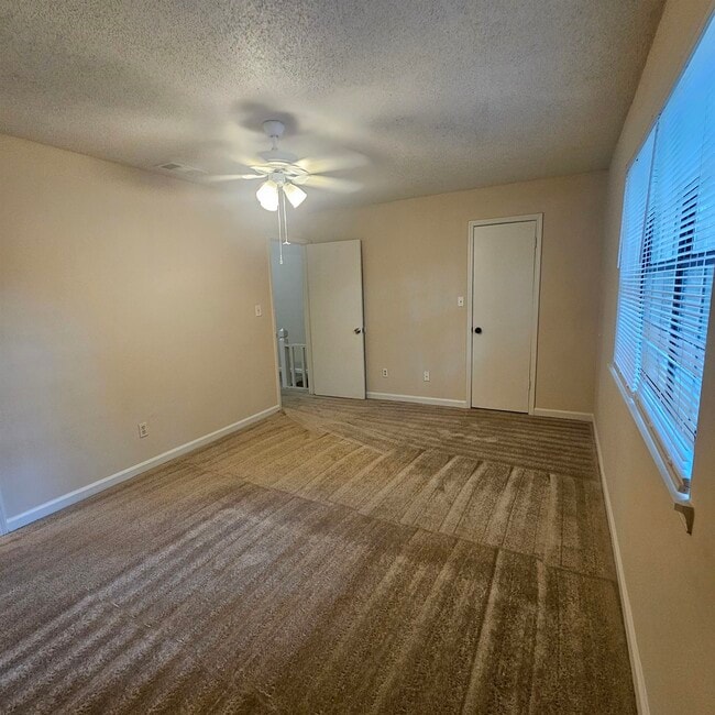 Building Photo - 3701 Donovan Dr