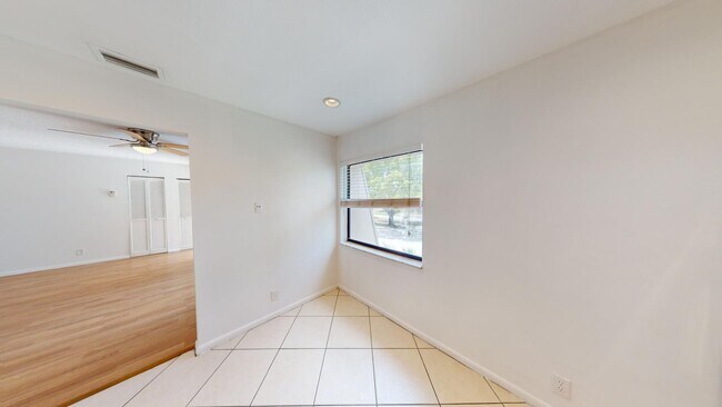 Building Photo - 1580 Montauk Dr