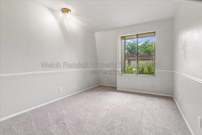 Building Photo - 5511 S Willow Ln