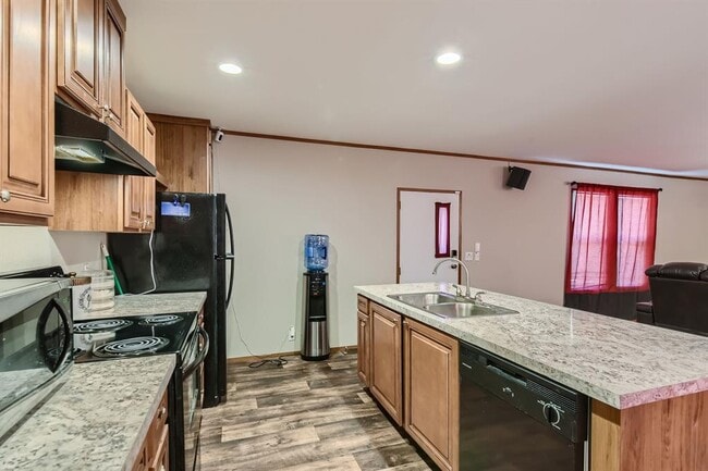 Building Photo - 517 Crossroads Dr