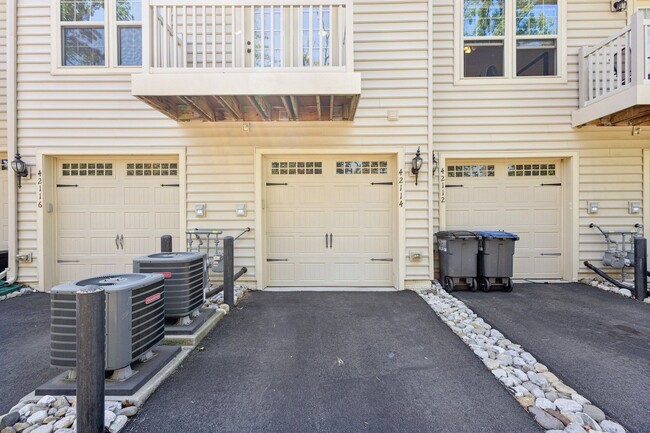 Building Photo - Welcome to this stunning 3-bedroom, 2.5-ba...