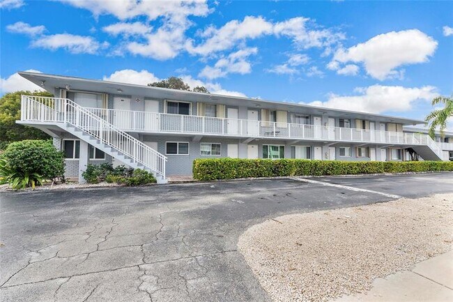 Building Photo - 2175 NE 56th St