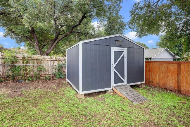 Building Photo - 6300 Capriola Dr