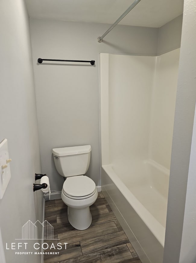 Building Photo - 2322 NW Inlet Ave