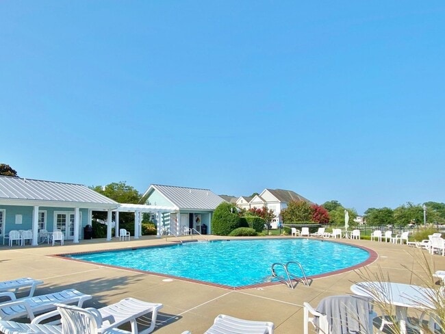 Building Photo - Spacious Condo - Waterfront Community - Av...