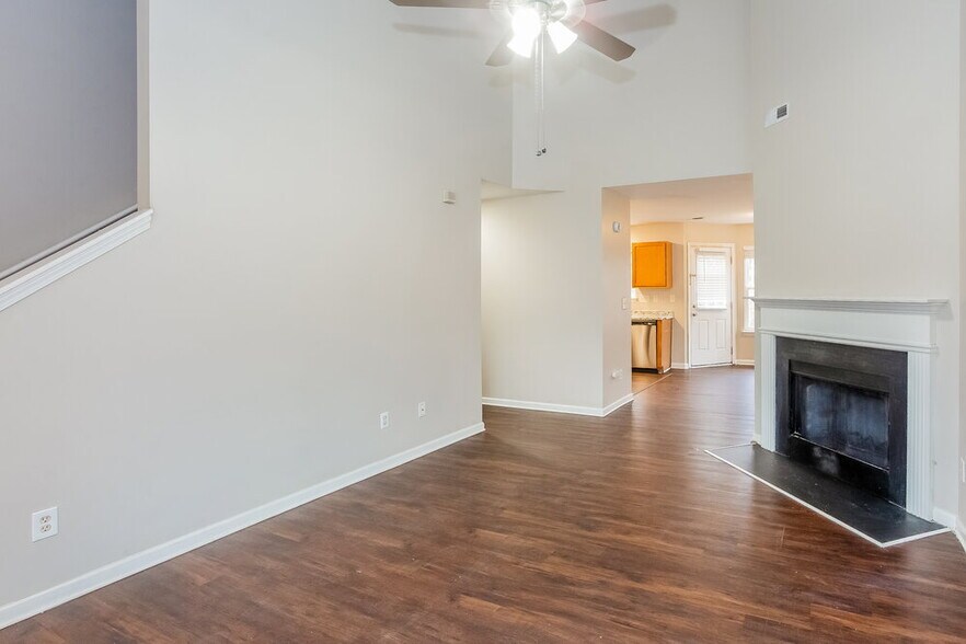 Building Photo - 7103 Fox Point Dr