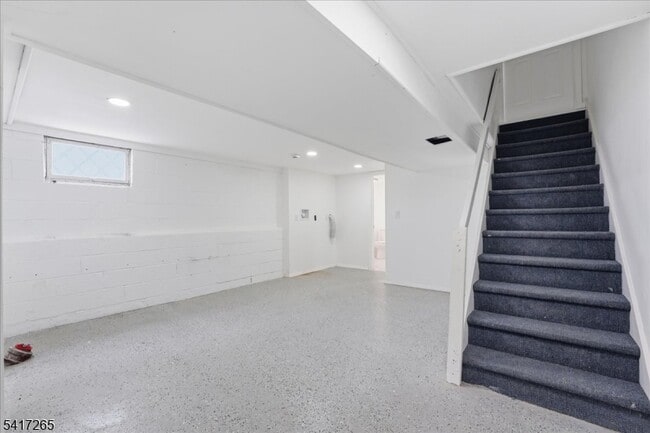 Building Photo - 240 Watchung Ave