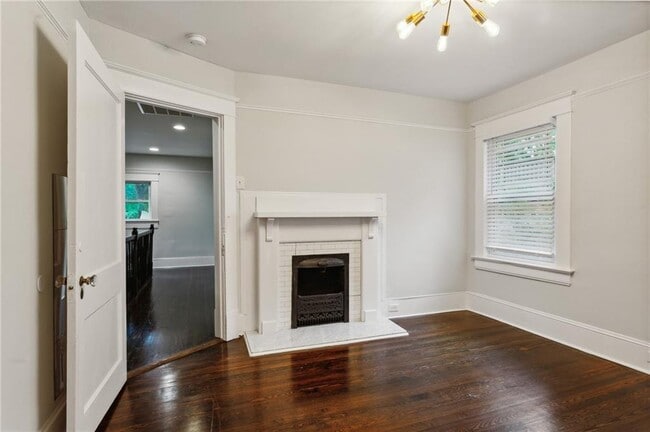 Building Photo - 843 Monroe Dr NE