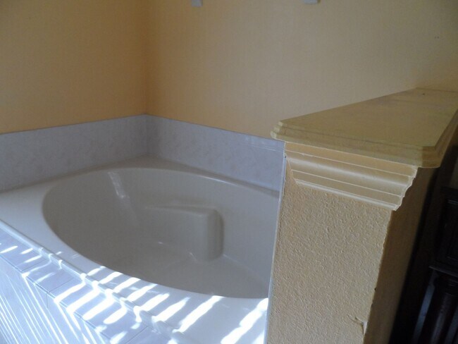 Building Photo - 4 BEDROOM - GATED TWIN LAKES SUBDIVISION -...