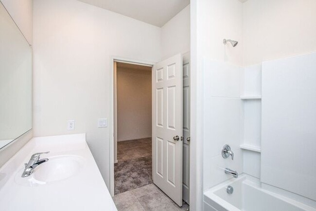 Building Photo - COMING SOON!! RECENTLY BUILT HOME IN MARICOPA!