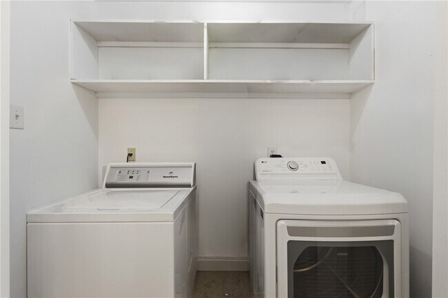 Building Photo - 3821 Brighton Dr