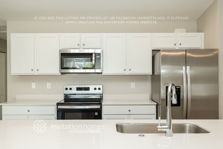 Building Photo - 691 SW Hillsboro Cir