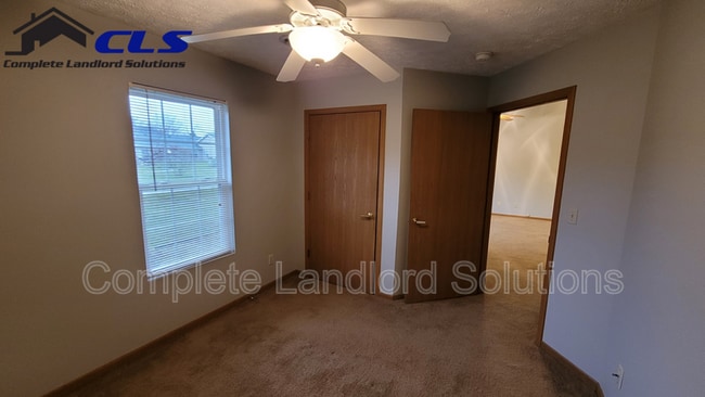 Building Photo - 554 College Ave