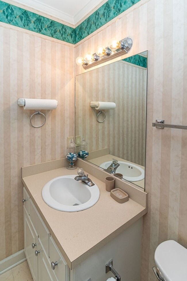 Building Photo - MUST SEE 3 BR | 2 BA w/ Finished Bonus Roo...