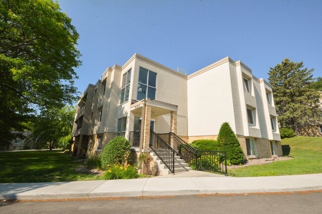 Primary Photo - Enjoy the amazing Valhalla amenities witho...