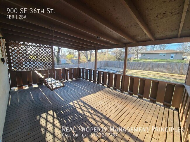 Building Photo - 900 SE 36th St