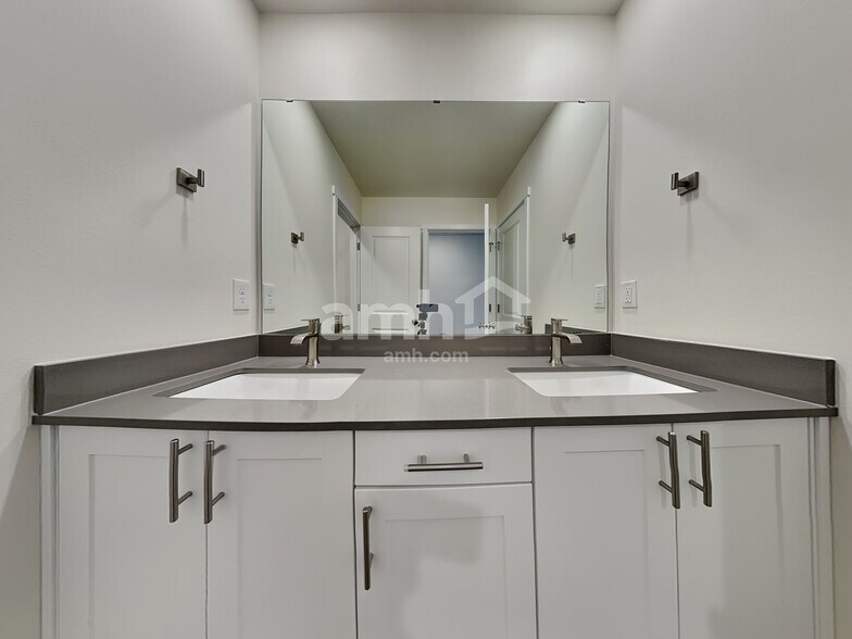 Building Photo - 7814 Verona Lp SW