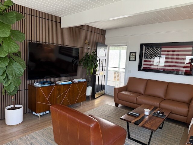 Building Photo - 205 41st St