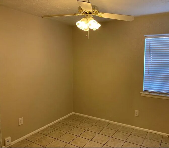 Building Photo - 603 Freestone Dr