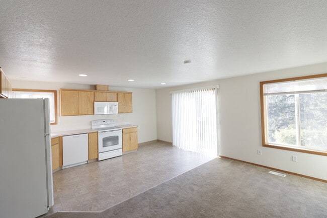 Building Photo - 3 Bedroom 2.5 Bathroom  Townhome