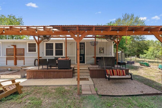 Building Photo - 1003 Bugg Ln