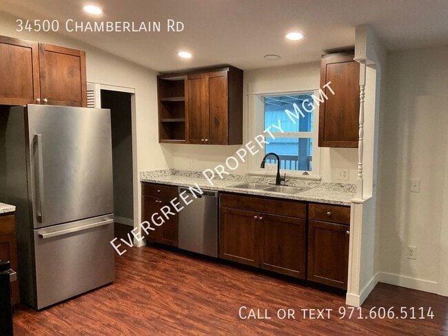 Building Photo - Private oasis with beautiful Columbia Rive...