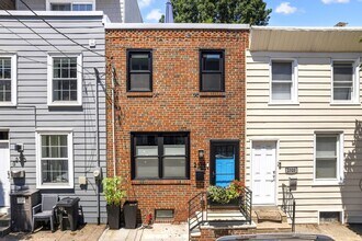 Building Photo - 2318 E Thompson St