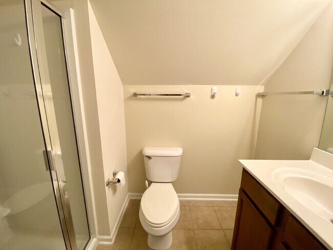 Building Photo - Spacious Four Bedroom Home w/ Oversized Fe...